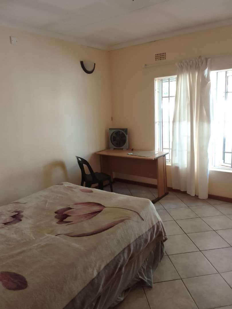 Bed and Breakfast Sugar Shack Backpackers Botswana Gaborone Esterno foto